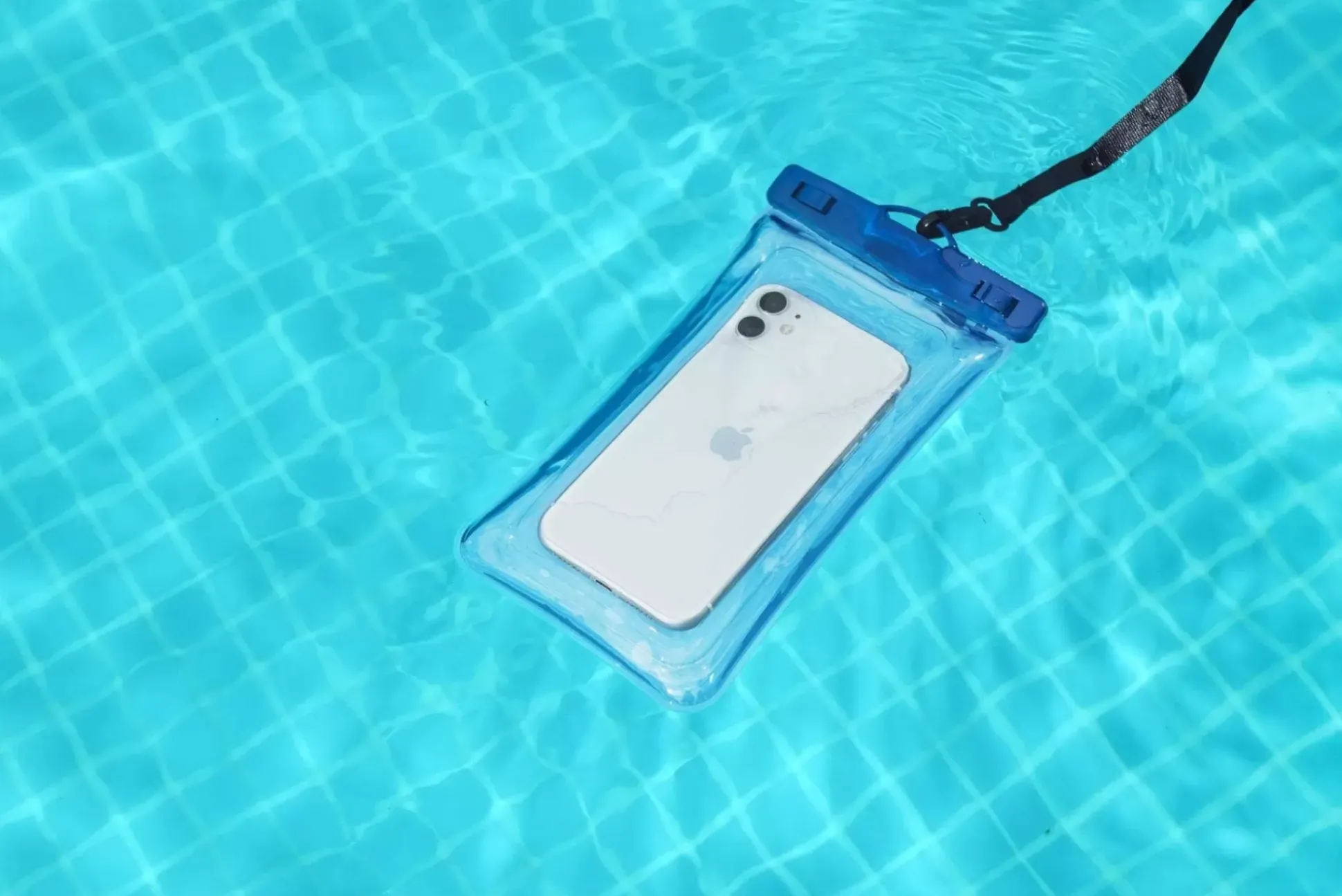 Bestway H2Ogo! Splash Guard Waterproof Smart Phone Case, Most Iphone/ Samsung/ Android Phones Up To 7" Long Sale